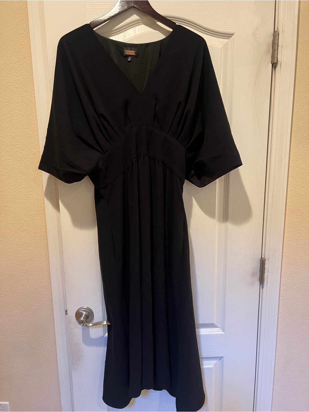 Boho Minimalist/Quiet Luxury Alexia Admor Black Midi Dress Size 12